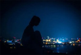 夜风中的寂寞