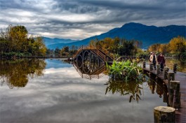 游湖光岩